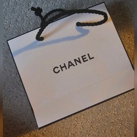 Mini Chanel Paper Giftbag - Picture 3 of 5
